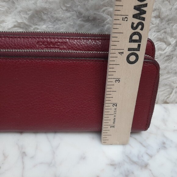 Coach F51725 Burgundy Red Genuine Leather Round Zip Wallet - Picture 8 of 8